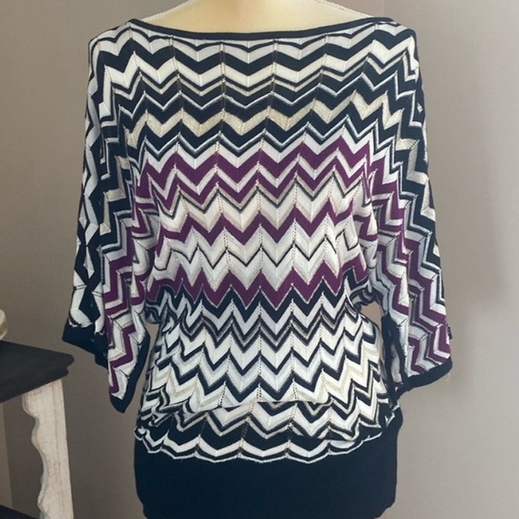 White House Black Market Sweaters - EUC White House Black Market Sweater (size Small)